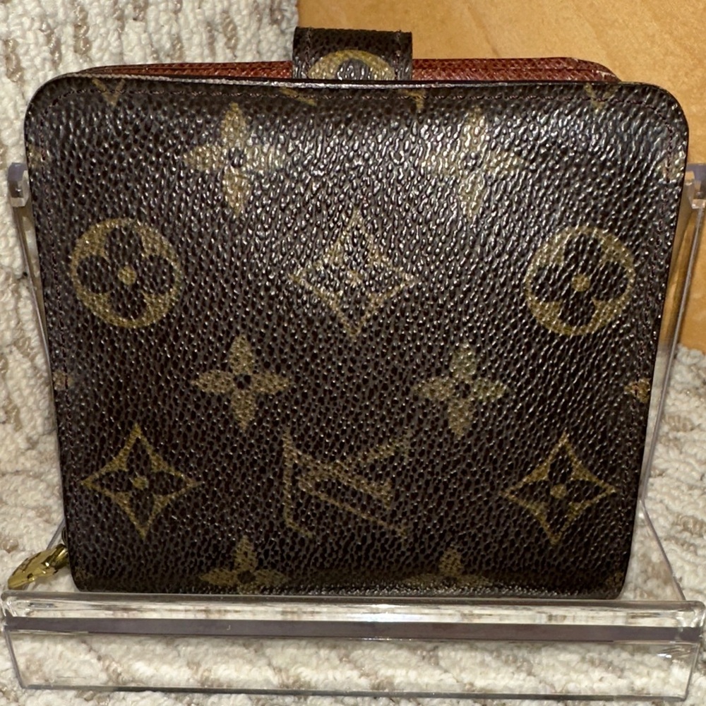 Vintage Louis Vuitton Bifold Wallet - Picture 4 of 16